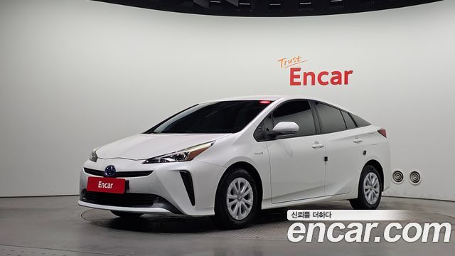Toyota Prius (IV) 1.8 2019 — фото 1
