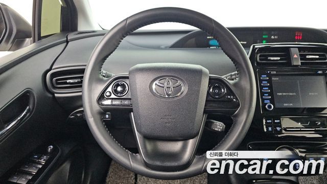 Toyota Prius (IV) 1.8 2019 — фото 14