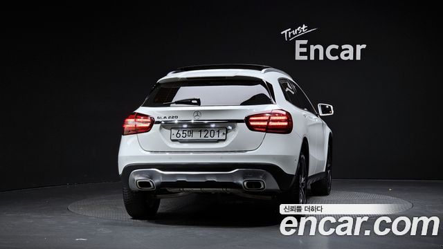 Mercedes-Benz GLA-Class (X156) GLA220 Premium 2018 — фото 4