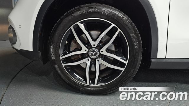 Mercedes-Benz GLA-Class (X156) GLA220 Premium 2018 — фото 5