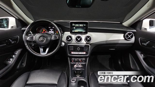 Mercedes-Benz GLA-Class (X156) GLA220 Premium 2018 — фото 7