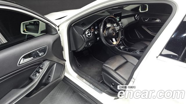 Mercedes-Benz GLA-Class (X156) GLA220 Premium 2018 — фото 11