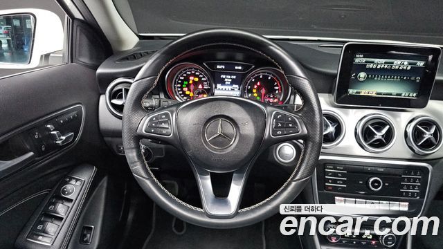 Mercedes-Benz GLA-Class (X156) GLA220 Premium 2018 — фото 13