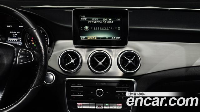 Mercedes-Benz GLA-Class (X156) GLA220 Premium 2018 — фото 15