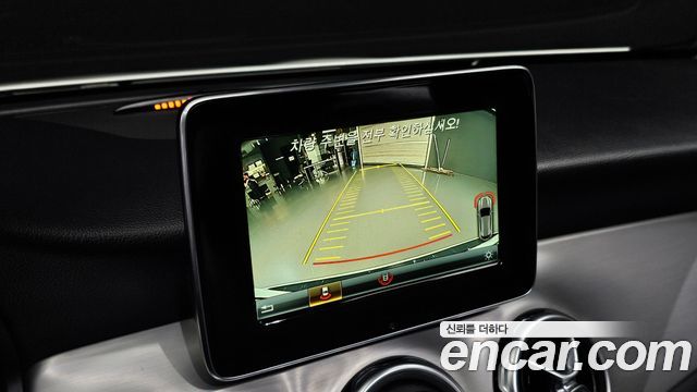 Mercedes-Benz GLA-Class (X156) GLA220 Premium 2018 — фото 16