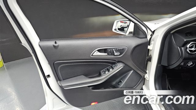 Mercedes-Benz GLA-Class (X156) GLA220 Premium 2018 — фото 24