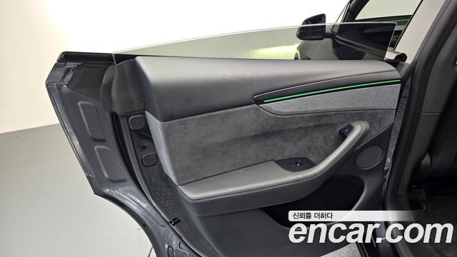 Tesla Model Y L Long Range AWD 2026 — фото 25