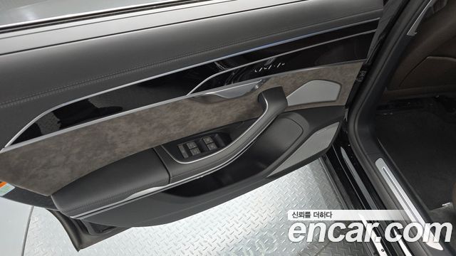 Audi A8 (D5) 55 TFSI Quattro LWB 2021 — фото 25
