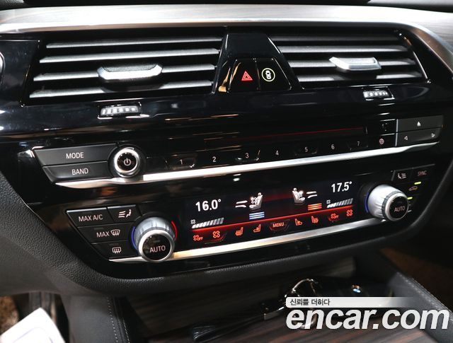 BMW 5 Series (G30) 530i xDrive M Sport Package Plus 2018 — фото 9
