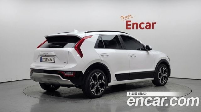 Kia Niro Signature 2023 — фото 2