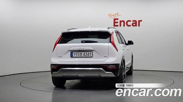 Kia Niro Signature 2023 — фото 4