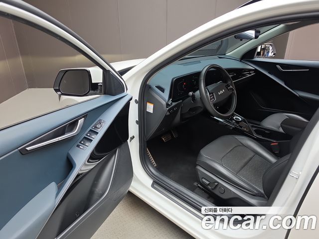 Kia Niro Signature 2023 — фото 10