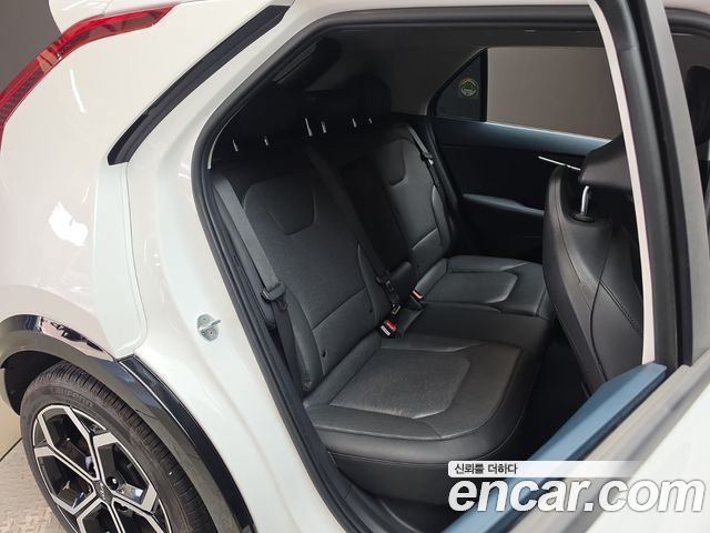 Kia Niro Signature 2023 — фото 11