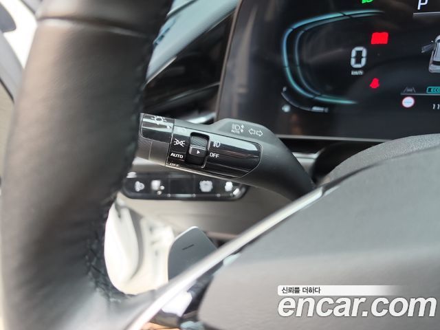 Kia Niro Signature 2023 — фото 28