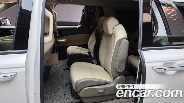 Kia Carnival (IV) HEV 9-Seater Hi-Limousine Signature 2025 — фото 12