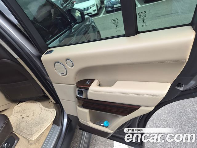 Land Rover Range Rover (IV) 5.0 SC Vogue SE 2017 — фото 17