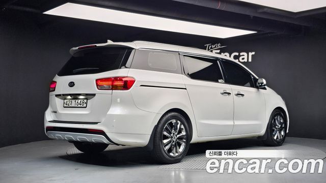 Kia Carnival 9-seater Noblesse 2018 — фото 2