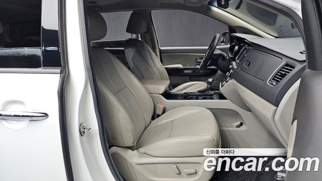 Kia Carnival 9-seater Noblesse 2018 — фото 12