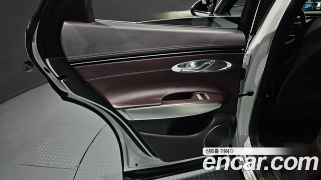 Genesis GV70 2.5T Gasoline AWD 2024 — фото 25