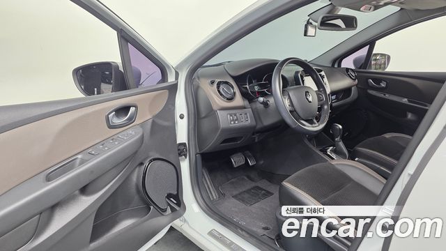Renault Korea Clio Intens 2019 — фото 10
