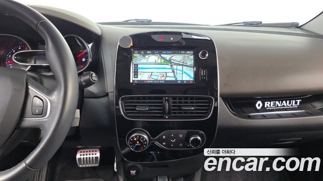 Renault Korea Clio Intens 2019 — фото 18