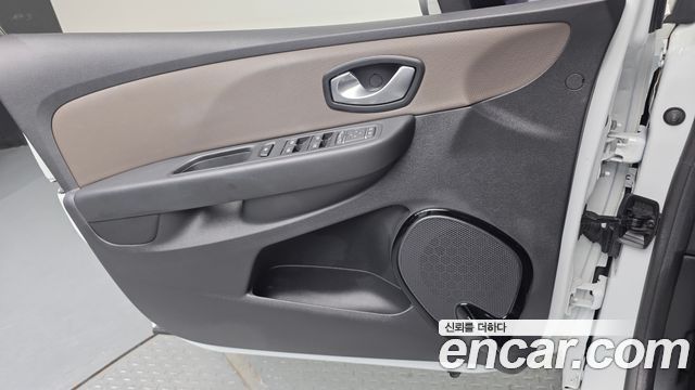 Renault Korea Clio Intens 2019 — фото 30