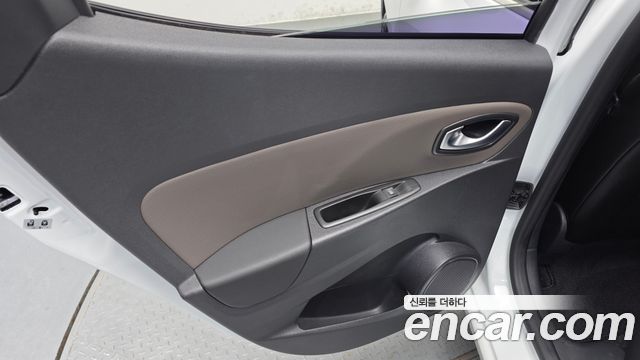 Renault Korea Clio Intens 2019 — фото 31