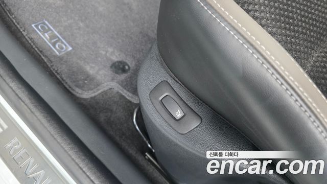 Renault Korea Clio Intens 2019 — фото 35