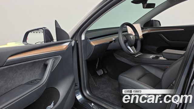 Tesla Model Y RWD 2025 — фото 10