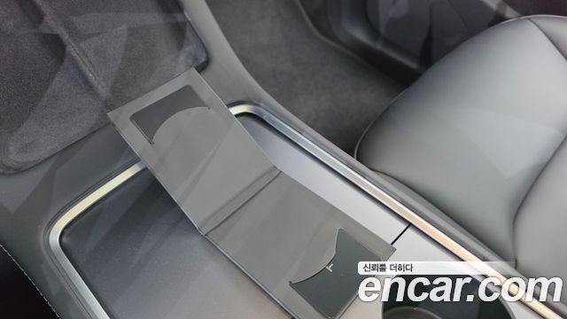 Tesla Model Y RWD 2025 — фото 15