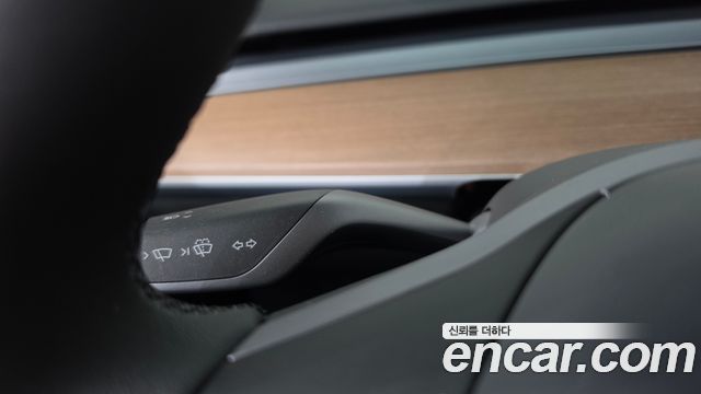 Tesla Model Y RWD 2025 — фото 18