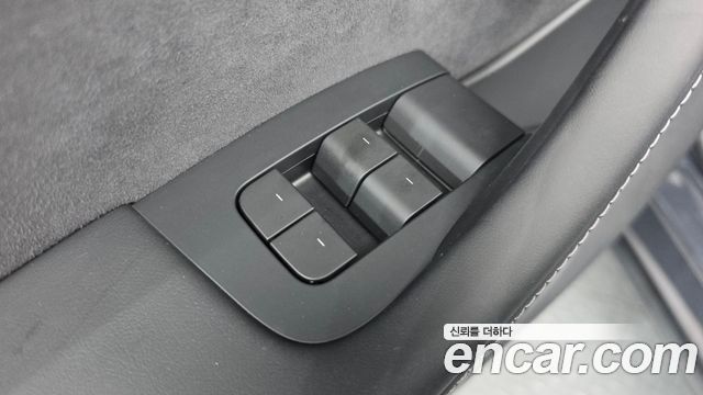 Tesla Model Y RWD 2025 — фото 19