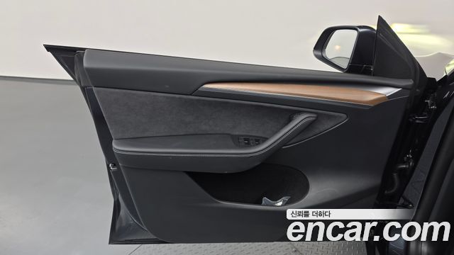 Tesla Model Y RWD 2025 — фото 24