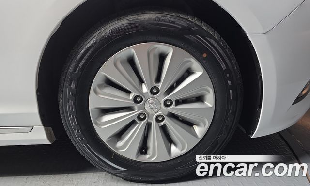 Hyundai Sonata Hybrid (LF) 2.0 HEV Smart 2016 — фото 21