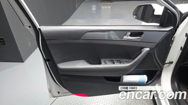 Hyundai Sonata Hybrid (LF) 2.0 HEV Smart 2016 — фото 24