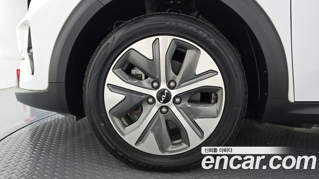 Kia Niro Plus Earth 2023 — фото 5