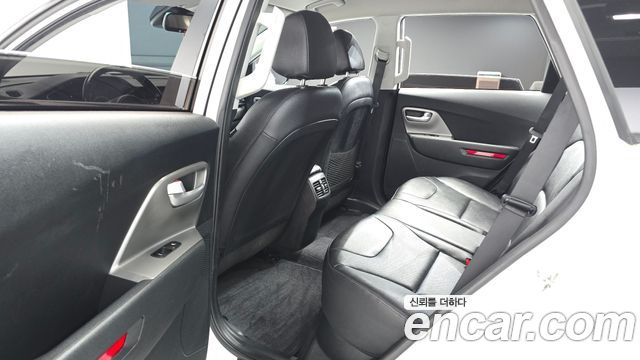 Kia Niro Plus Earth 2023 — фото 11