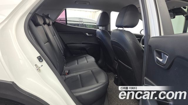 Kia Stonic 1.4 Prestige 2018 — фото 12