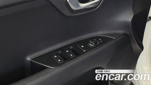 Kia Stonic 1.4 Prestige 2018 — фото 28