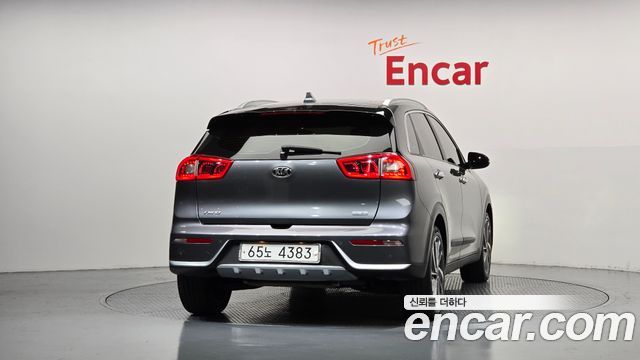 Kia Niro Prestige 2018 — фото 4