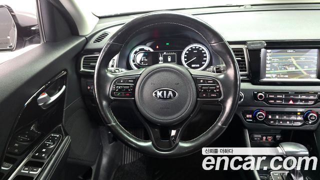 Kia Niro Prestige 2018 — фото 12