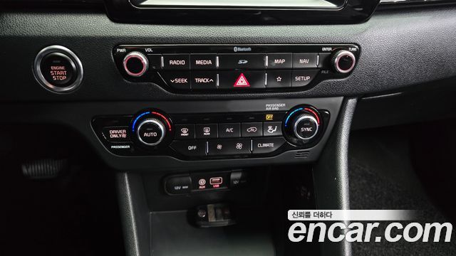 Kia Niro Prestige 2018 — фото 16