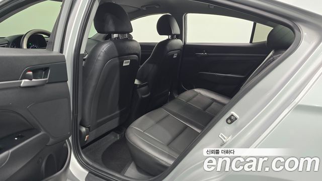 Hyundai Avante (AD) 1.6 GDI Value Plus 2017 — фото 11