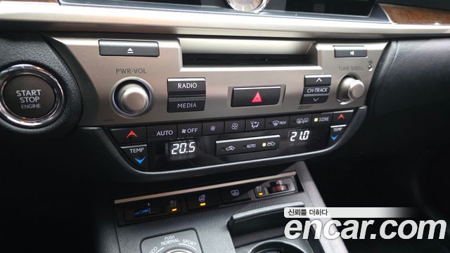 Lexus ES350 Supreme XV60 2015 — фото 18