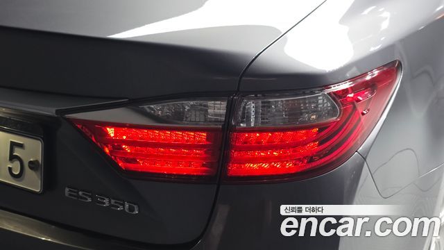 Lexus ES350 Supreme XV60 2015 — фото 23