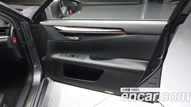 Lexus ES350 Supreme XV60 2015 — фото 24