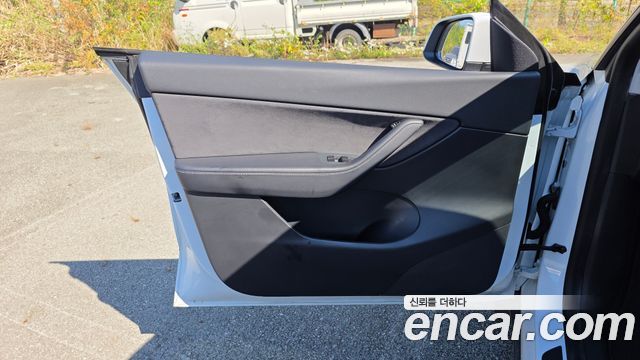 Tesla Model Y Long Range AWD 2021 — фото 24