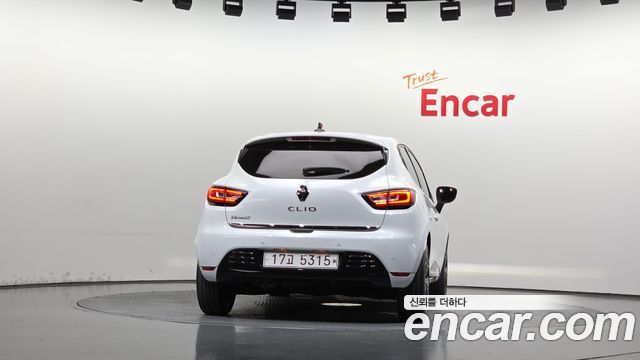 Renault Korea Clio Intens Panoramic 2019 — фото 4
