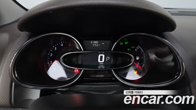 Renault Korea Clio Intens Panoramic 2019 — фото 8