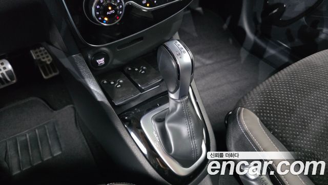 Renault Korea Clio Intens Panoramic 2019 — фото 9